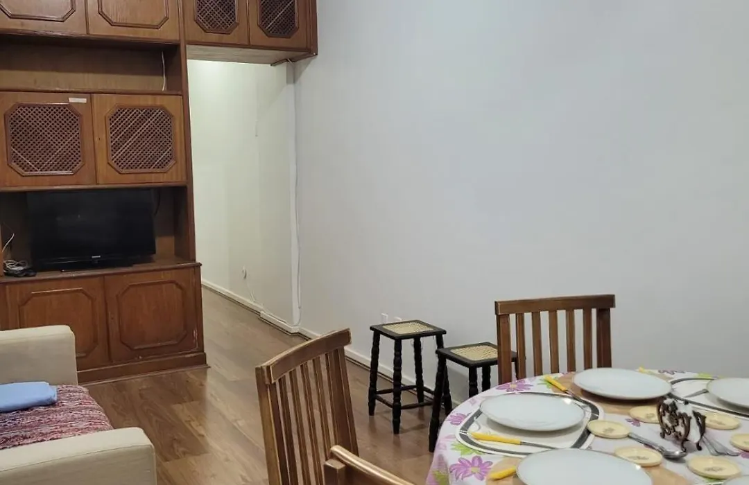 Apartamento com garagem próximo à praia-1